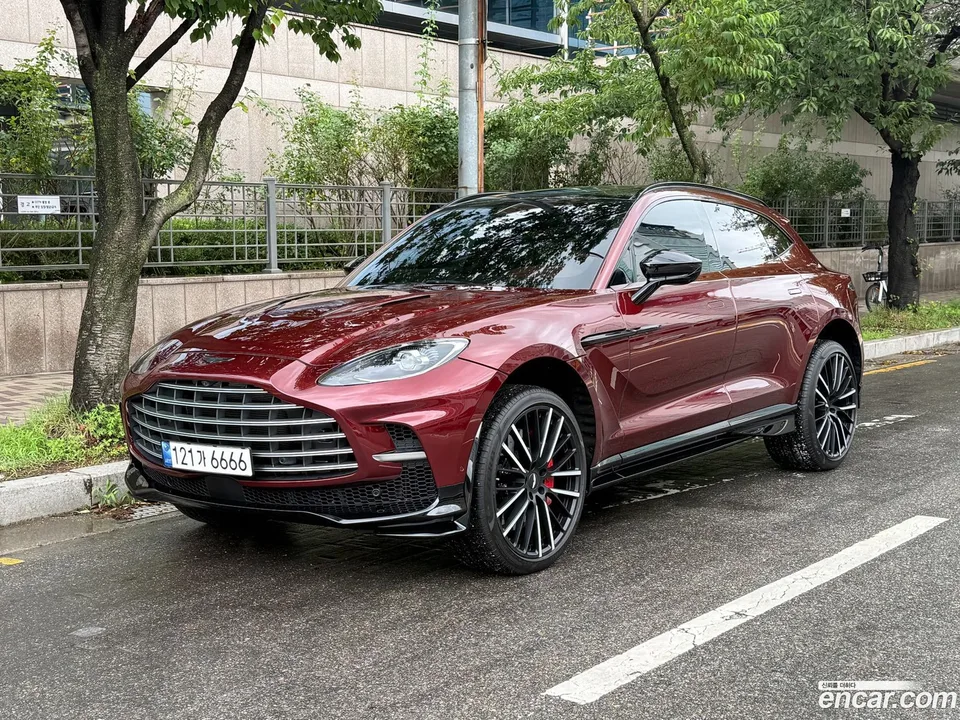 Aston Martin DBX 4.0 V8 707 2023 — фото 1, купить с доставкой в Москву
