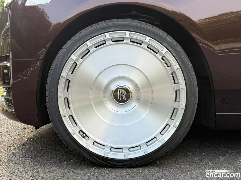 Rolls-Royce Phantom 6.7 EWB V12 2023 — thumbnail 2