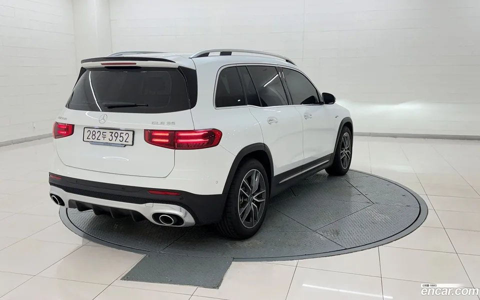 Mercedes-Benz GLB-Class AMG GLB35 4MATIC 2025 — thumbnail 2