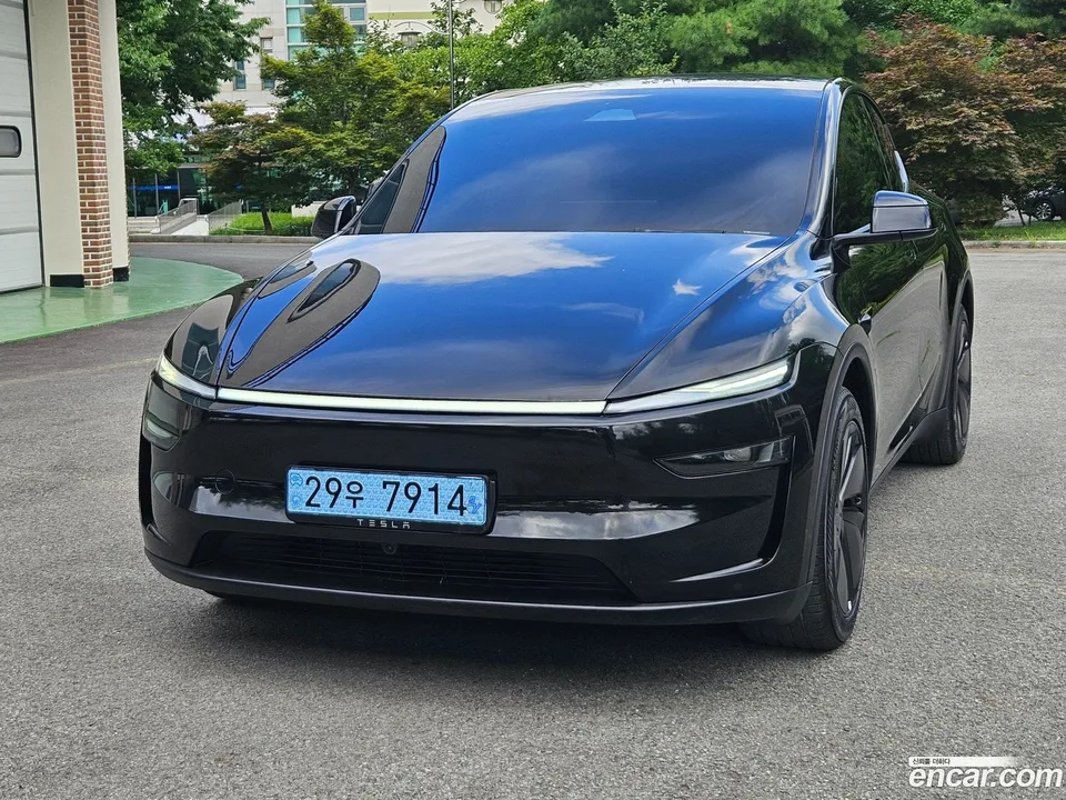Tesla Model Y AWD 2025 — thumbnail 3