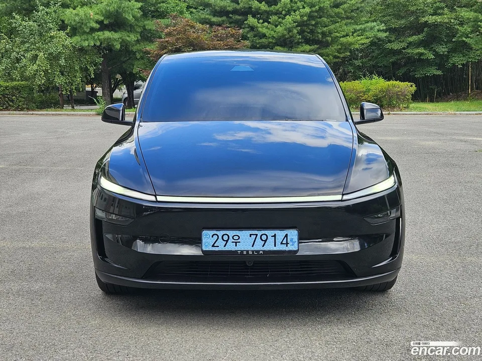 Tesla Model Y AWD 2025 — photo 1, buy with delivery to Moscow