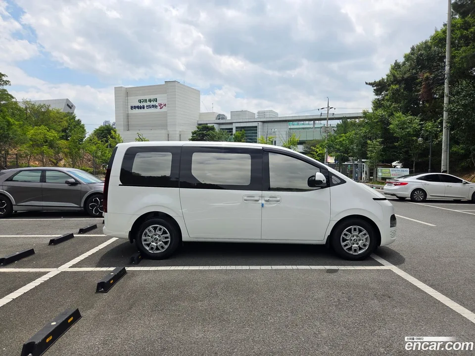 Hyundai Staria L3.5 3 2025 — thumbnail 3