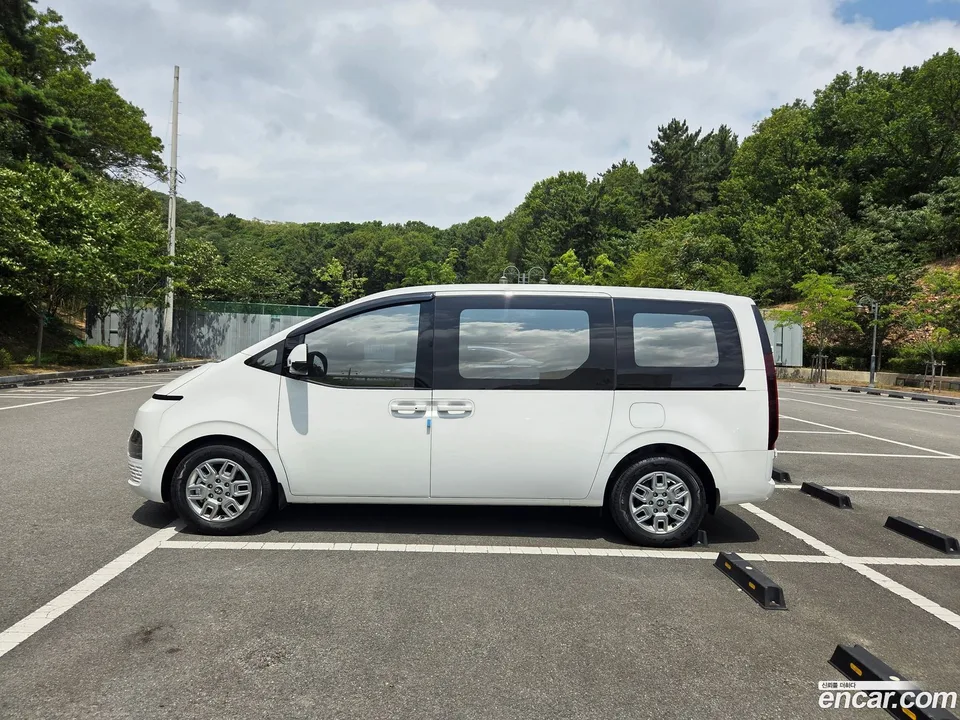 Hyundai Staria L3.5 3 2025 — thumbnail 4