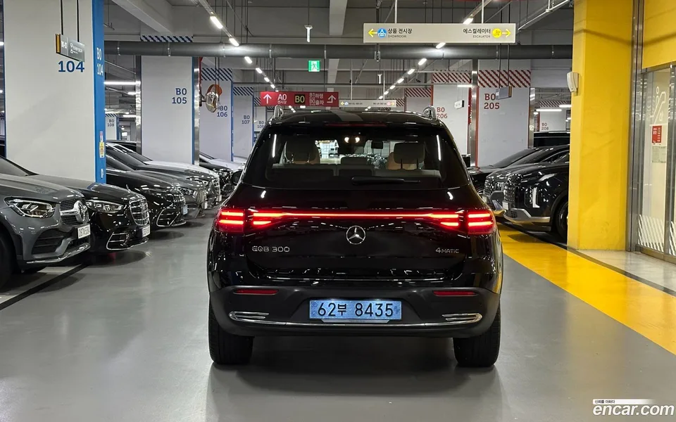 Mercedes-Benz EQB EQB300 4MATIC AMG 2025 — thumbnail 3