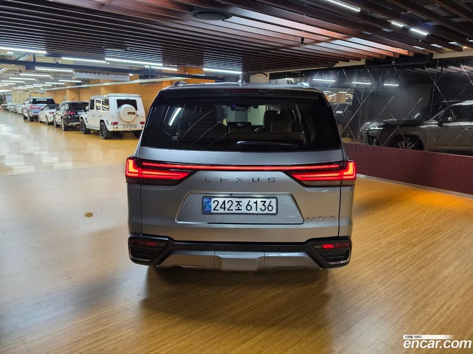 Lexus LX 700h 2025 — thumbnail 4