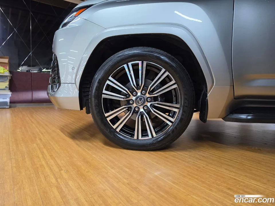 Lexus LX 700h 2025 — thumbnail 5