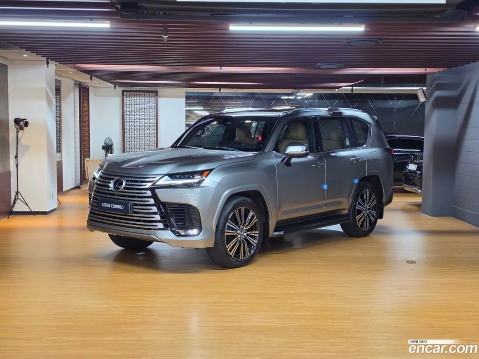 Lexus LX 700h 2025 — photo 1, buy with delivery to Moscow