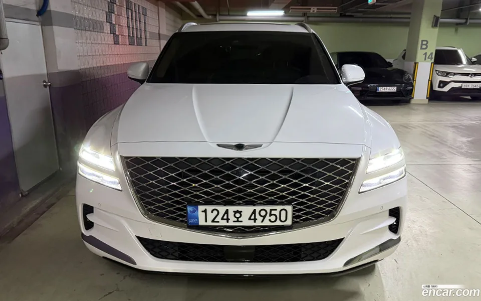 Genesis GV80 2.5T 2WD 2022 — фото 1, купить с доставкой в Москву