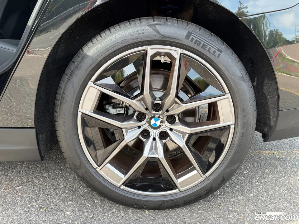 BMW 5 Series 523d 2025 — thumbnail 2