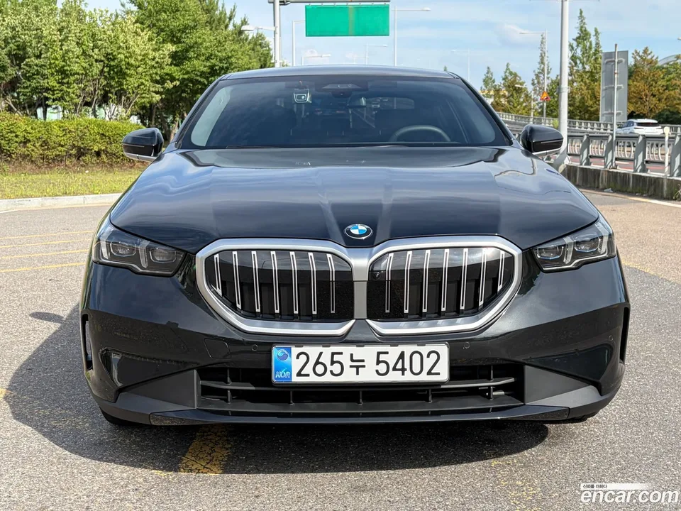 BMW 5 Series 523d 2025 — thumbnail 3