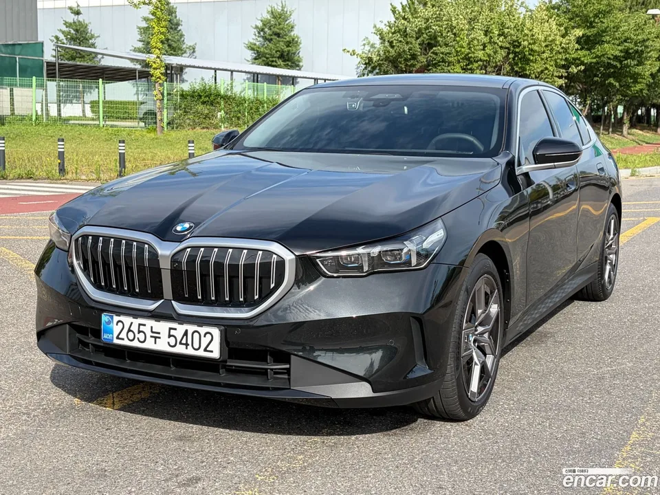 BMW 5 Series 523d 2025 — photo 1, buy with delivery to Moscow
