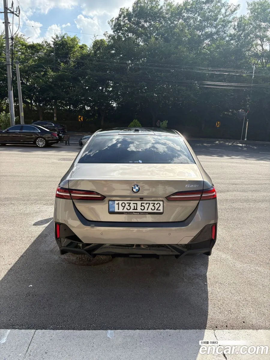 BMW 5 Series 520i M 2025 — thumbnail 4