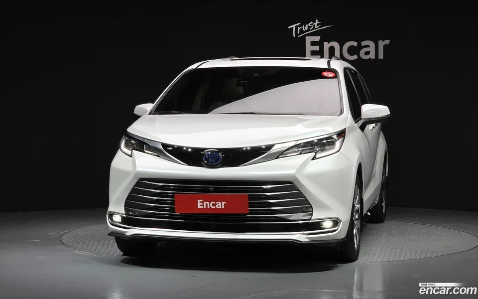 Toyota Sienna 2.5 2WD 2023 — thumbnail 3