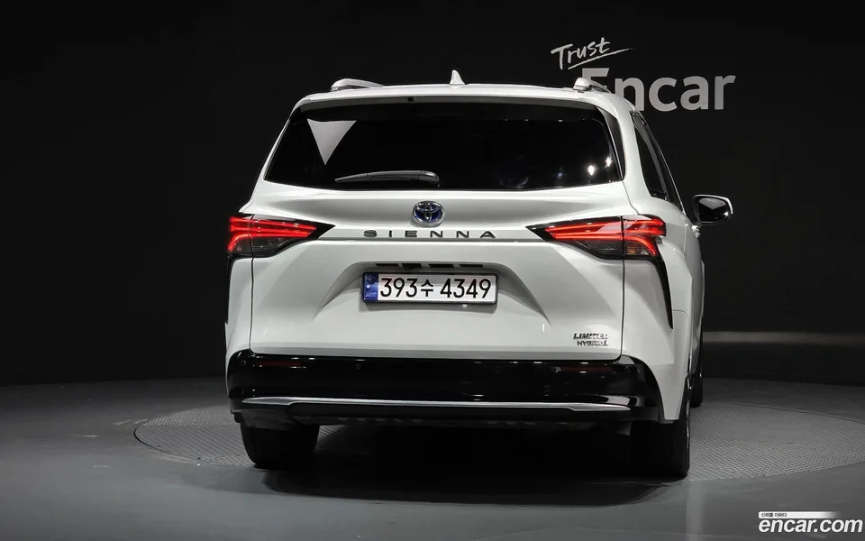 Toyota Sienna 2.5 2WD 2023 — thumbnail 4
