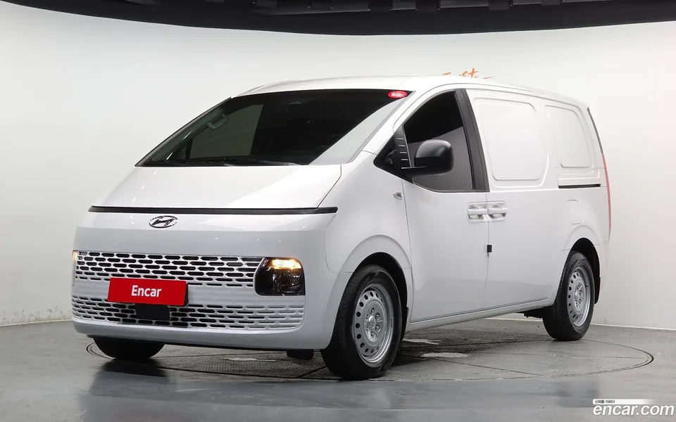Hyundai Staria 3 2022 — photo 1, buy with delivery to Moscow