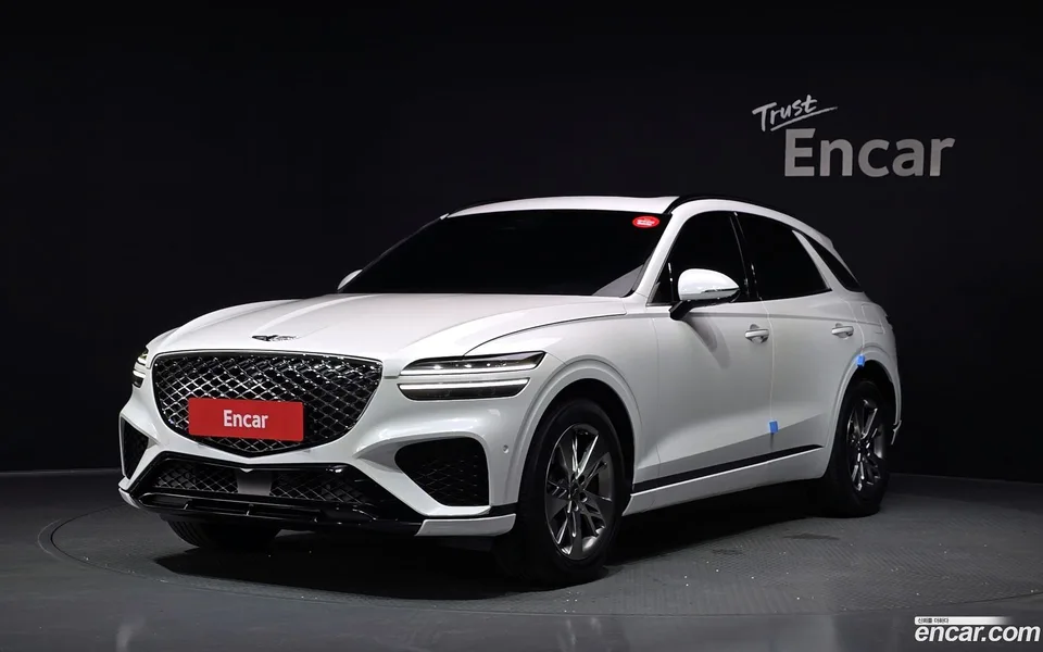 Genesis GV70 2.5T 2WD 2022 — photo 1, buy with delivery to Moscow