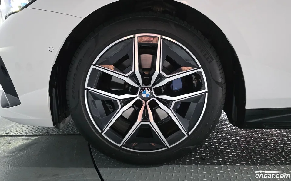BMW 5 Series 520i M 2025 — thumbnail 2