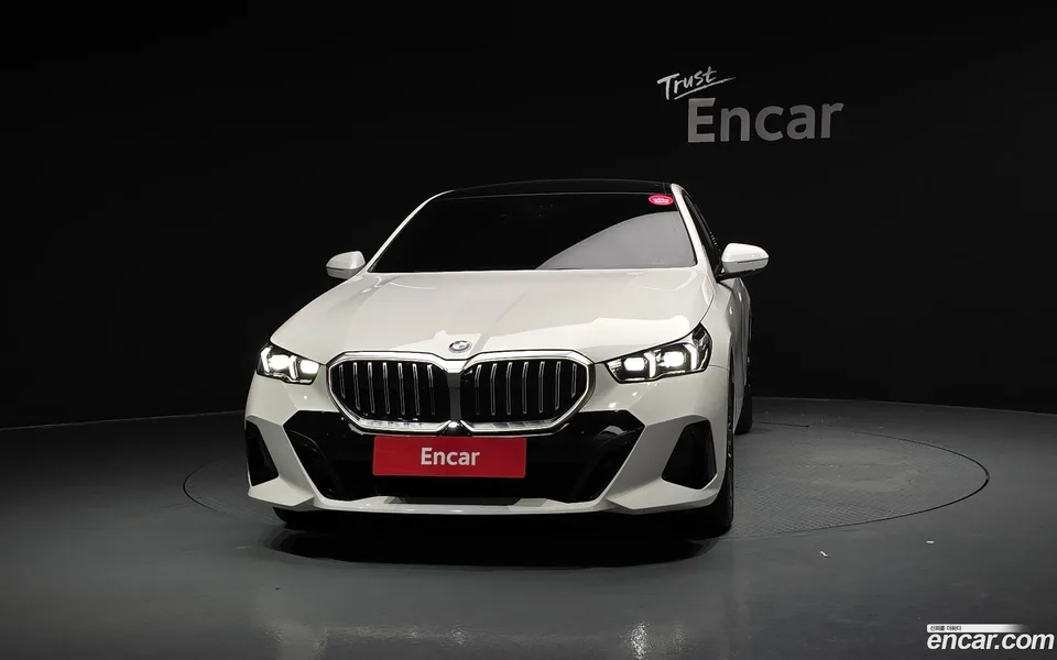 BMW 5 Series 520i M 2025 — thumbnail 3