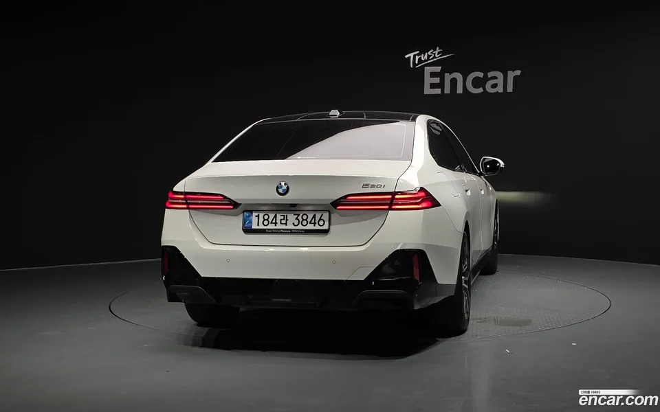 BMW 5 Series 520i M 2025 — thumbnail 4