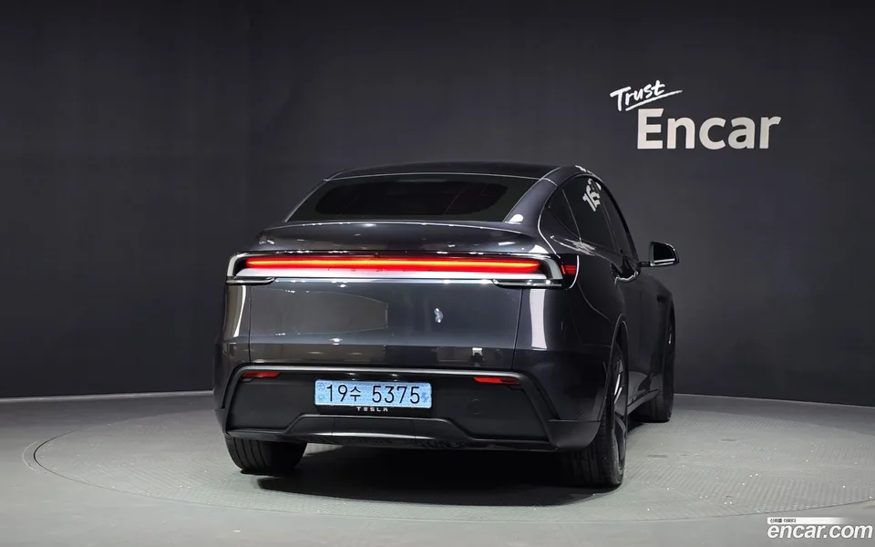 Tesla Model Y RWD 2025 — thumbnail 4