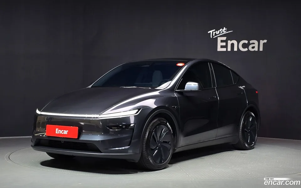 Tesla Model Y RWD 2025 — photo 1, buy with delivery to Moscow