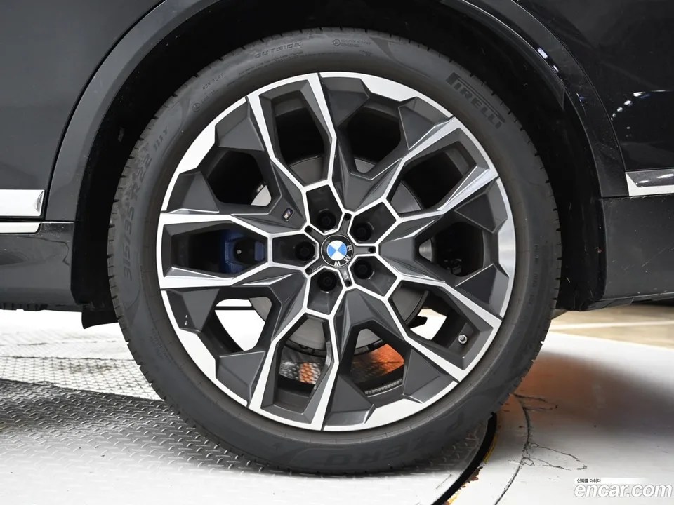 BMW X7 xDrive 40i M 6 2025 — thumbnail 5