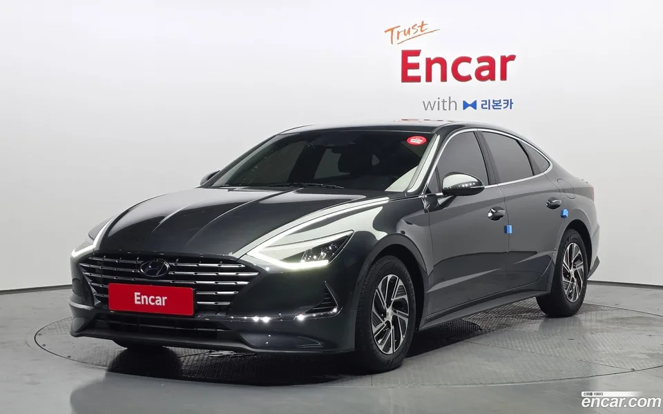Hyundai Sonata Hybrid 2022 — photo 1, buy with delivery to Moscow