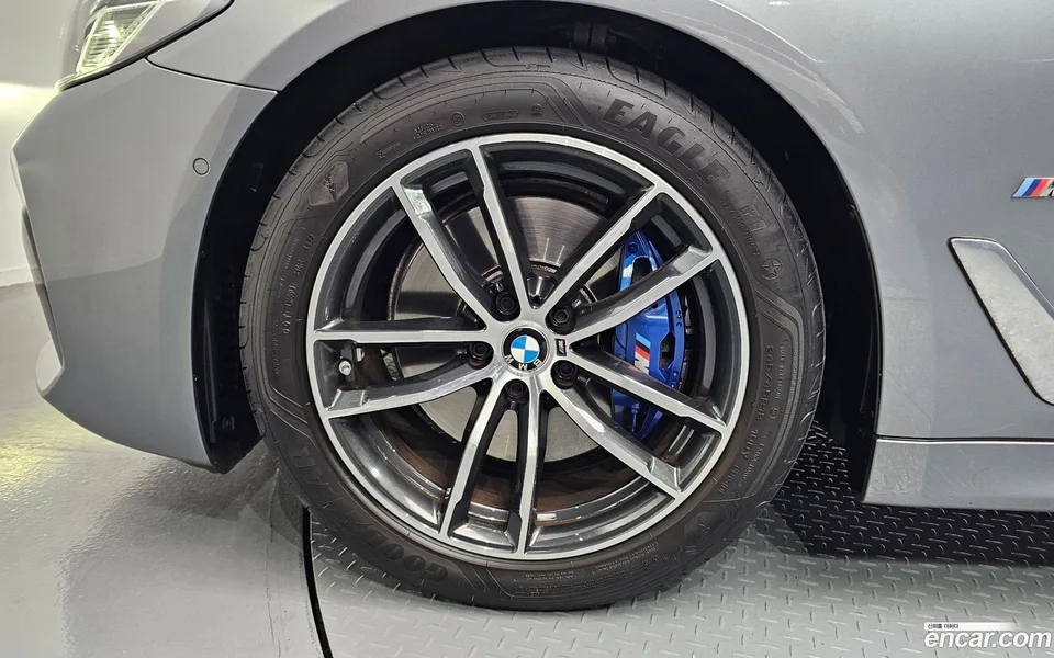 BMW 5 Series 520i M 2023 — миниатюра 5
