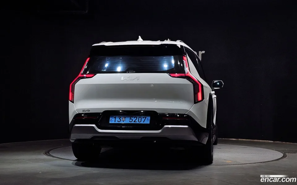Kia EV9 4WD 2023 — thumbnail 4