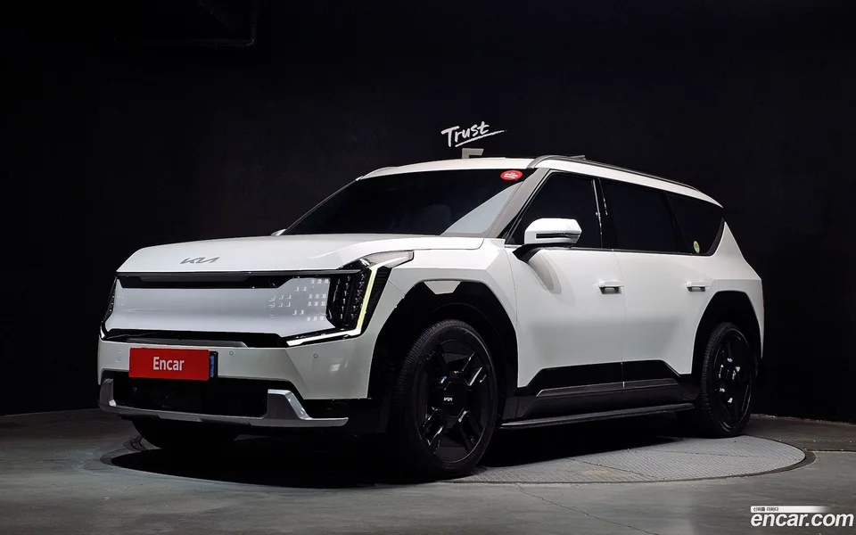 Kia EV9 4WD 2023 — photo 1, buy with delivery to Moscow