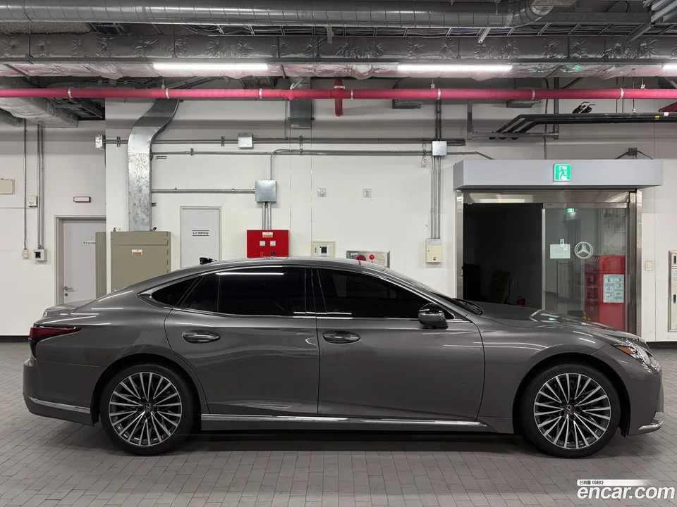 Lexus LS 500 3.5 AWD 2025 — thumbnail 2