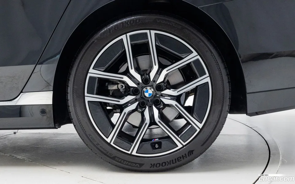 BMW 7 Series 740d xDrive M 2024 — thumbnail 2