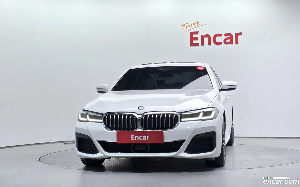 BMW 5 Series 520i M 2022 — thumbnail 3