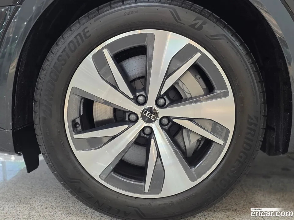 Audi Q8 e-tron 55 2024 — thumbnail 5