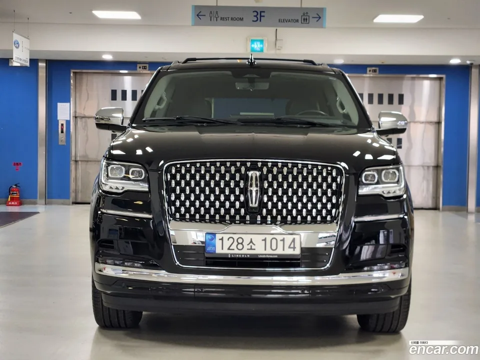 Lincoln Navigator 3.5L 2023 — thumbnail 3