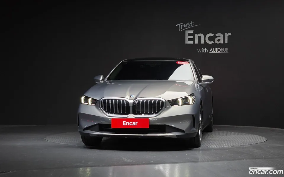 BMW 5 Series 520i 2025 — миниатюра 3