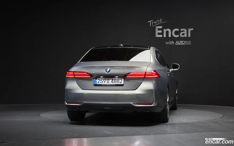 BMW 5 Series 520i 2025 — миниатюра 4