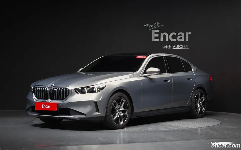 BMW 5 Series 520i 2025 — фото 1, купить с доставкой в Москву