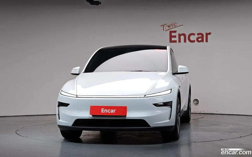 Tesla Model Y AWD 2025 — thumbnail 3