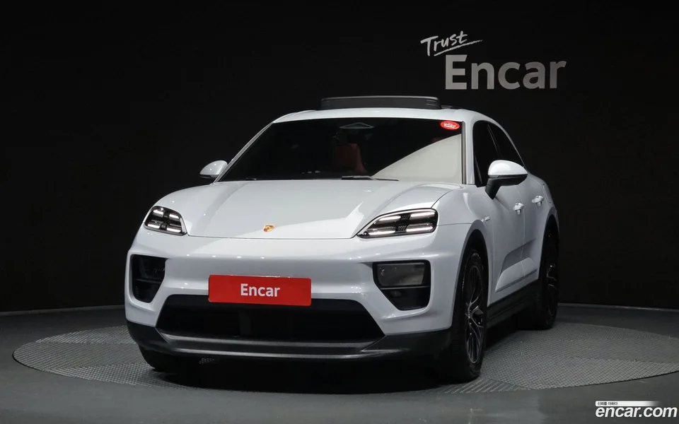 Porsche Macan Electric 4 2025 — thumbnail 3