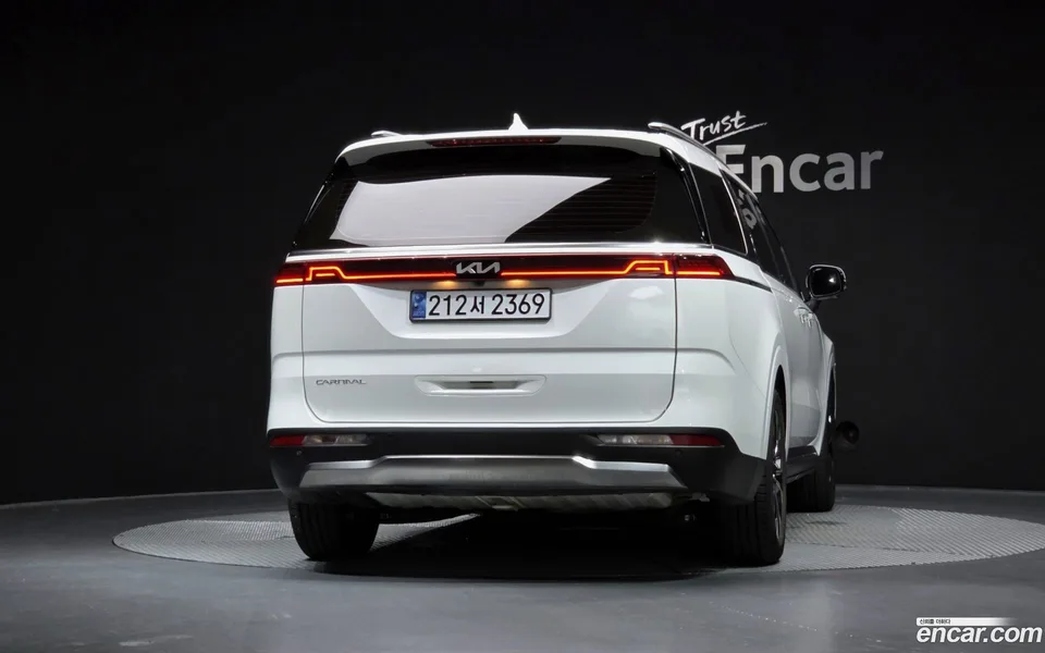 Kia Carnival 9 2023 — thumbnail 4