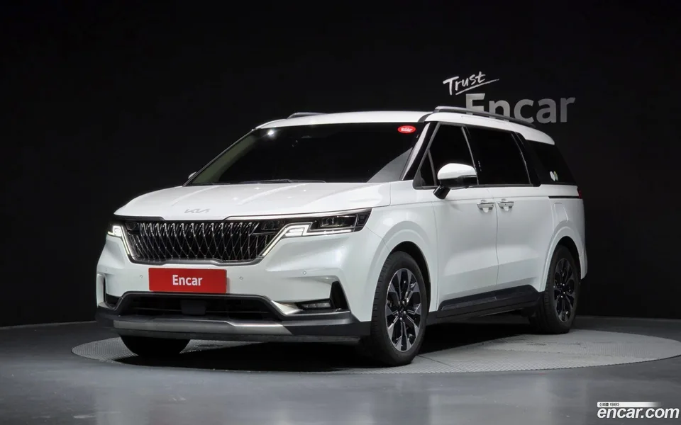 Kia Carnival 9 2023 — photo 1, buy with delivery to Moscow