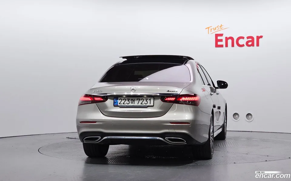 Mercedes-Benz E-Class E350 4MATIC 2022 — thumbnail 4