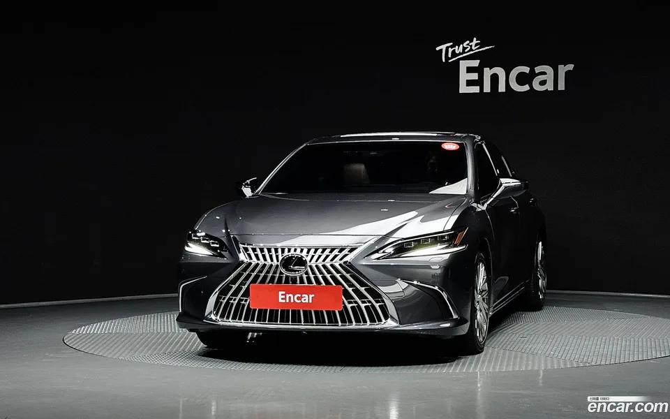 Lexus ES 300h 2025 — thumbnail 3