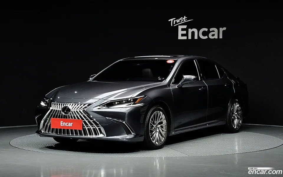 Lexus ES 300h 2025 — photo 1, buy with delivery to Moscow