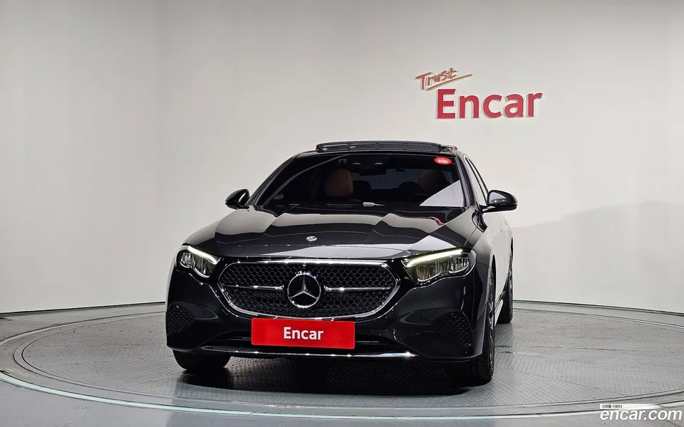Mercedes-Benz E-Class E200 2025 — thumbnail 3