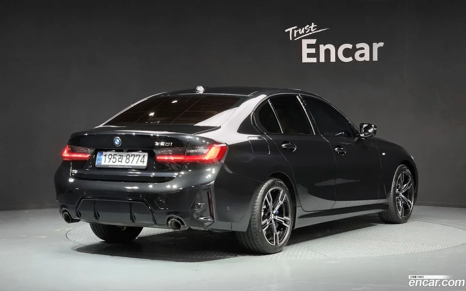 BMW 3 Series 320i M 2024 — thumbnail 3
