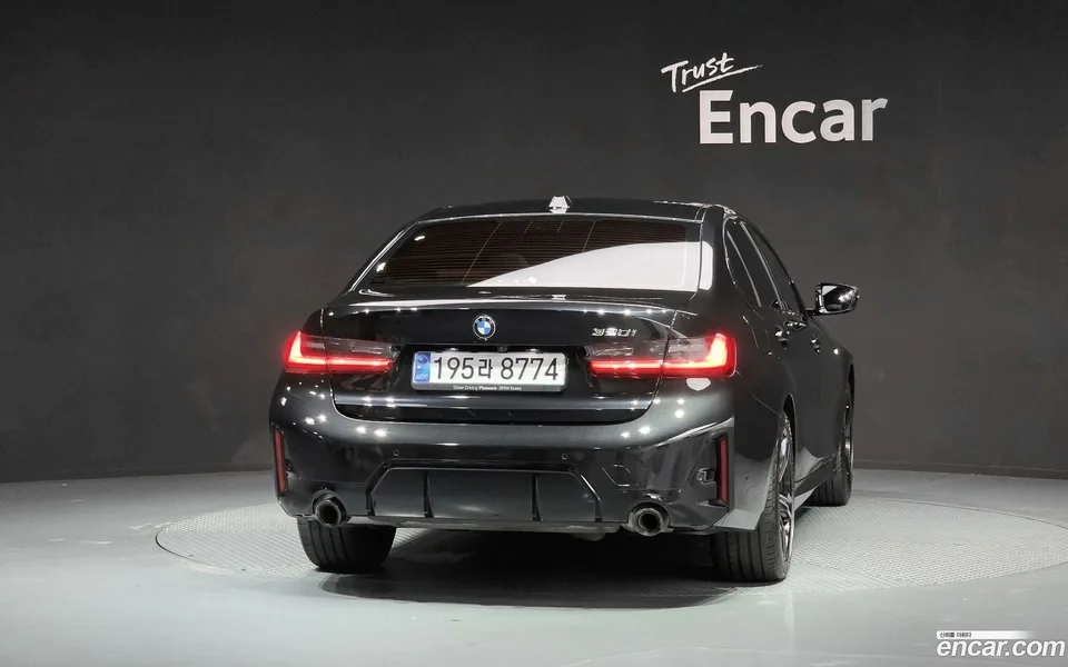 BMW 3 Series 320i M 2024 — thumbnail 4