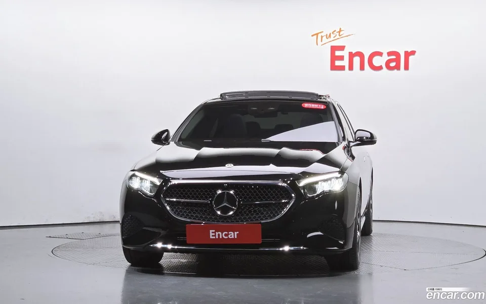 Mercedes-Benz E-Class E200 2025 — thumbnail 3