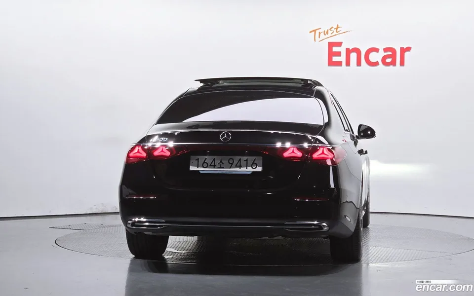 Mercedes-Benz E-Class E200 2025 — thumbnail 4